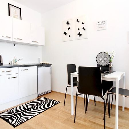 Modern Balcony Apartment With Pool Close To Lake In "Donaustadt" Відень Екстер'єр фото