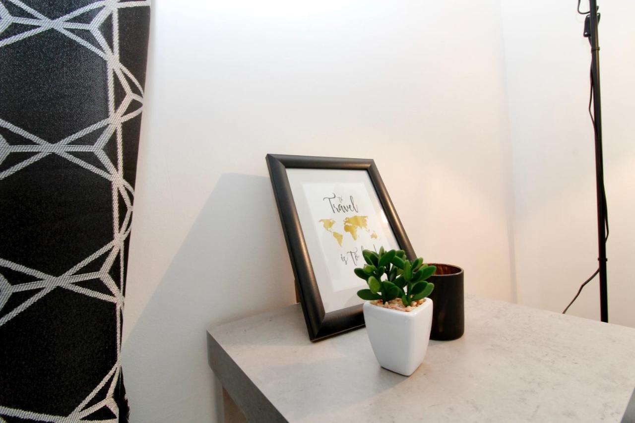 Modern Balcony Apartment With Pool Close To Lake In "Donaustadt" Відень Екстер'єр фото