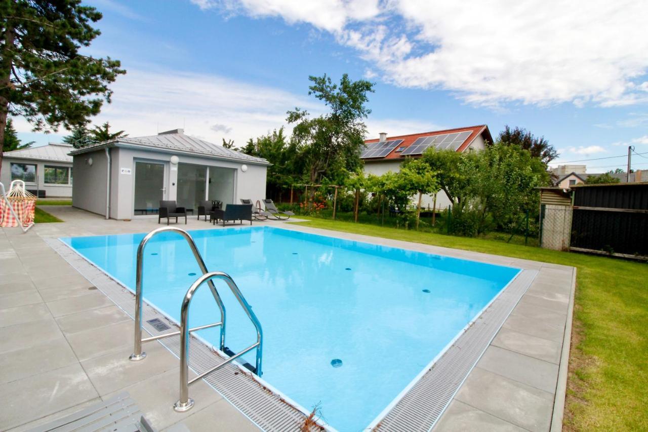 Modern Balcony Apartment With Pool Close To Lake In "Donaustadt" Відень Екстер'єр фото
