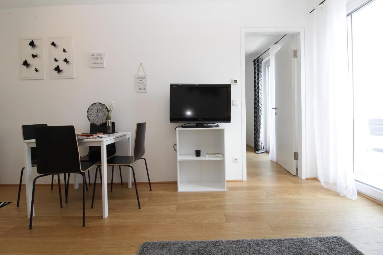 Modern Balcony Apartment With Pool Close To Lake In "Donaustadt" Відень Екстер'єр фото